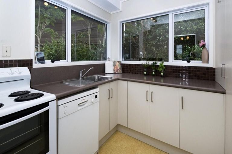 Photo of property in 14 Fordyce Avenue, Sunnyhills, Auckland, 2010