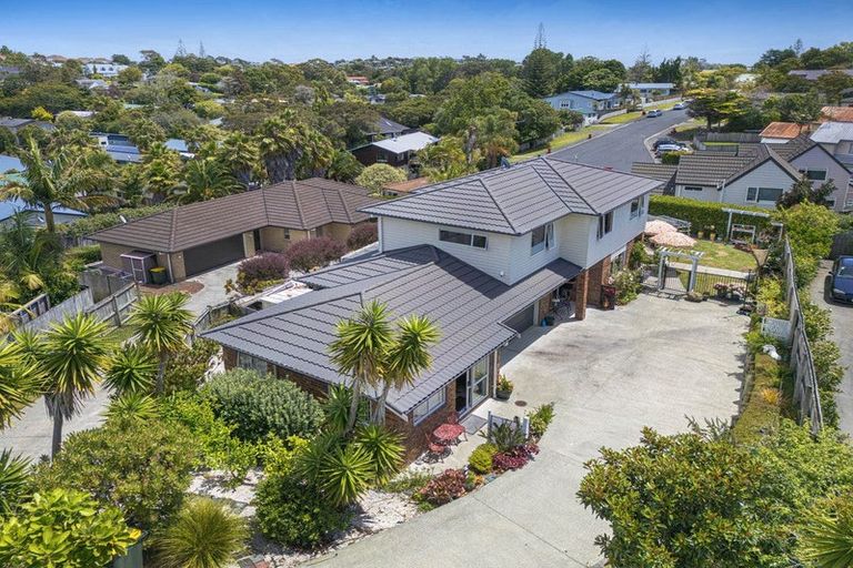 Photo of property in 13 Andre Rise, Stanmore Bay, Whangaparaoa, 0932