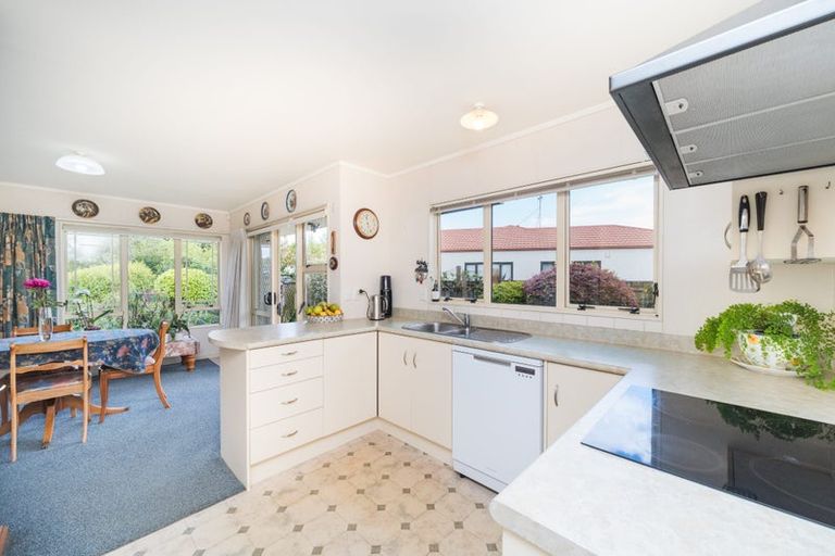Photo of property in 18 Dalfield Place, Highbury, Palmerston North, 4412