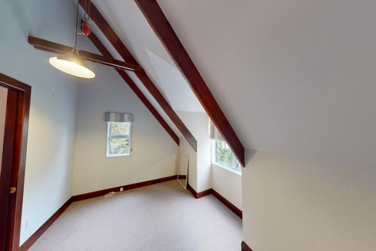 Photo of property in 200 Aokautere Drive, Fitzherbert, Palmerston North, 4471