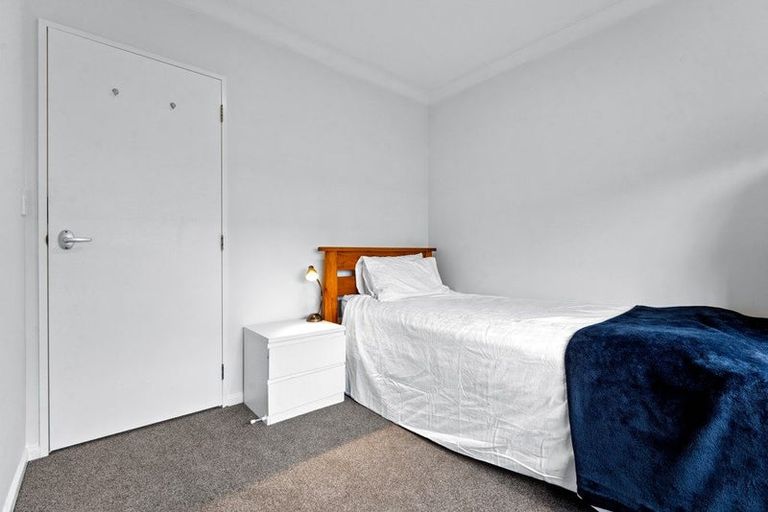 Photo of property in 2/12 Sunnynook Road, Sunnynook, Auckland, 0620
