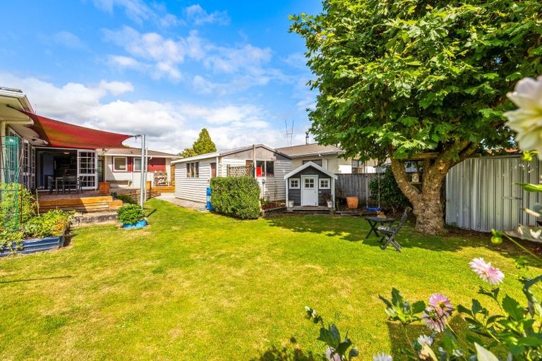 Photo of property in 6 Kauri Street, Merrilands, New Plymouth, 4312