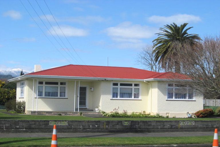 Photo of property in 22 Queenwood Road, Levin, 5510