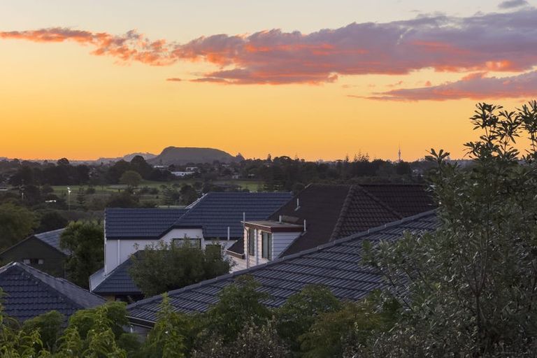 Photo of property in 2/23 Gwenand Place, Botany Downs, Auckland, 2010