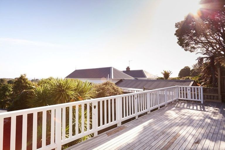 Photo of property in 12 Tamar Street, New Plymouth, 4310