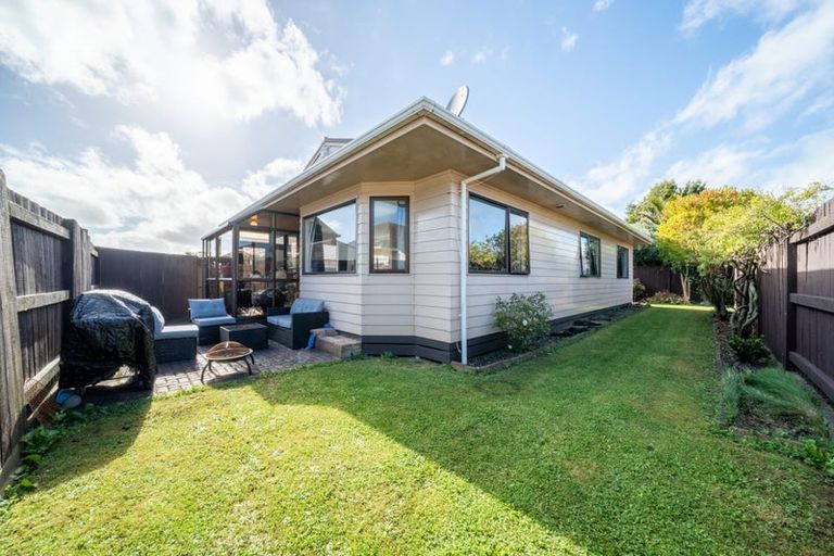 Photo of property in 2/52 Athlone Crescent, Avalon, Lower Hutt, 5011