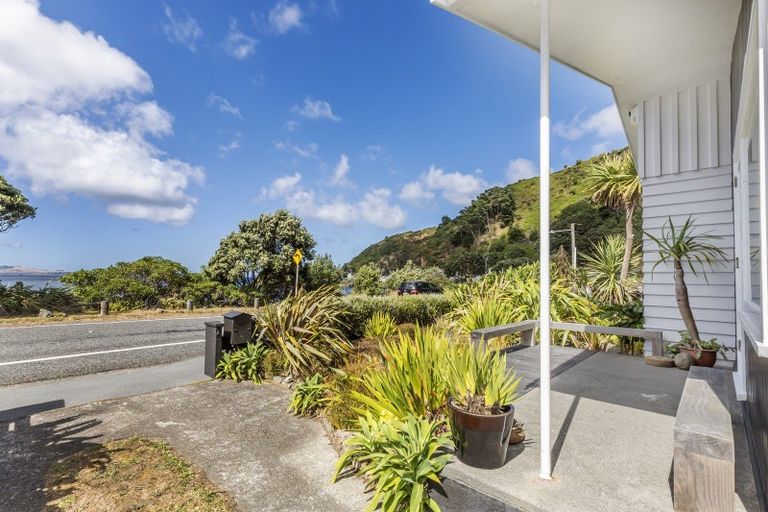Photo of property in 130 Breaker Bay Road, Breaker Bay, Wellington, 6022