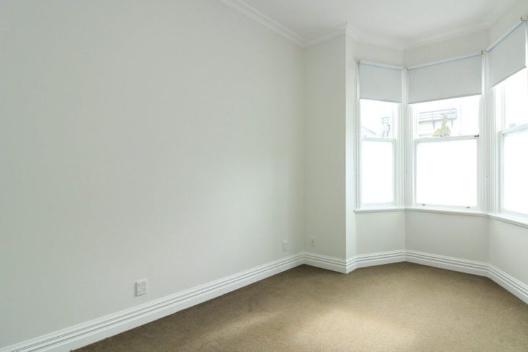 Photo of property in 68 Roxburgh Street, Mount Victoria, Wellington, 6011