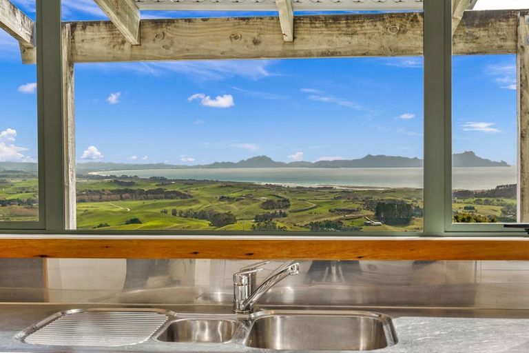 Photo of property in 275 Massey Road, Waipu, 0582