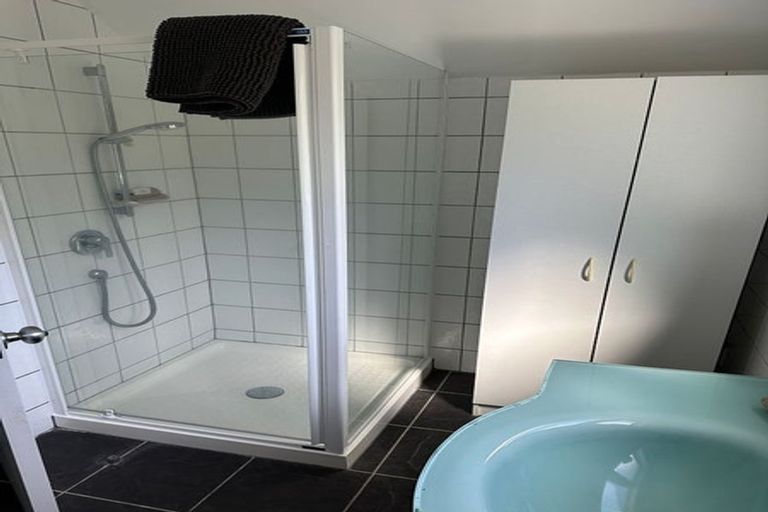 Photo of property in 18 Lower Watt Street, Wadestown, Wellington, 6012