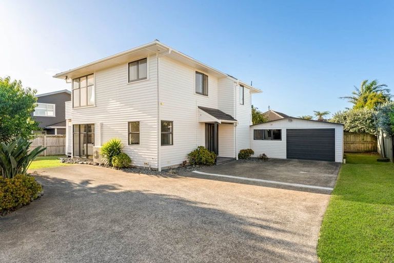 Photo of property in 28 London Street, Te Atatu Peninsula, Auckland, 0610