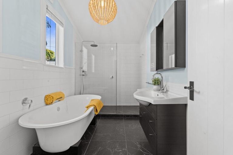 Photo of property in 1047 Whangaparaoa Road, Tindalls Beach, Whangaparaoa, 0930