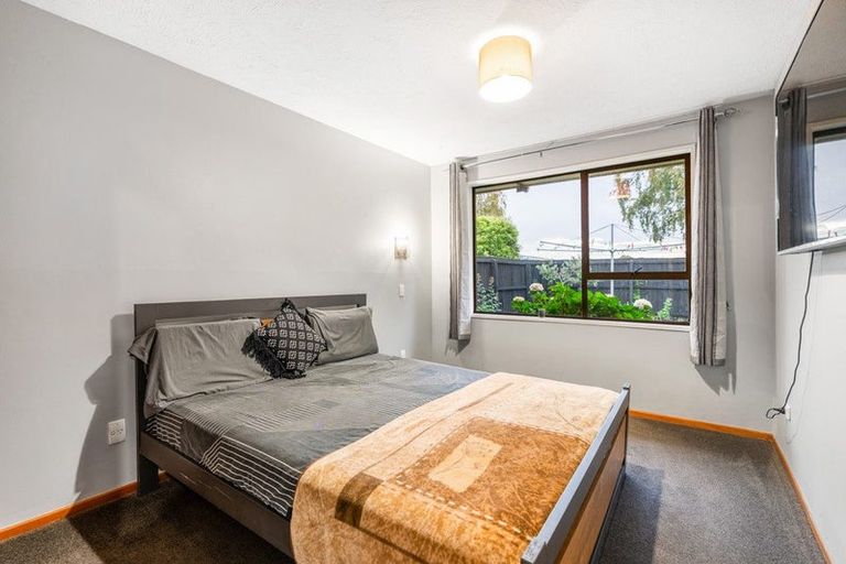 Photo of property in 31 Solomon Avenue, Redwood, Christchurch, 8051