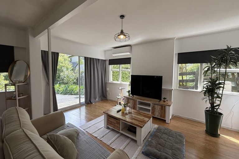 Photo of property in 7 Maori Hut Road, Red Beach, 0932