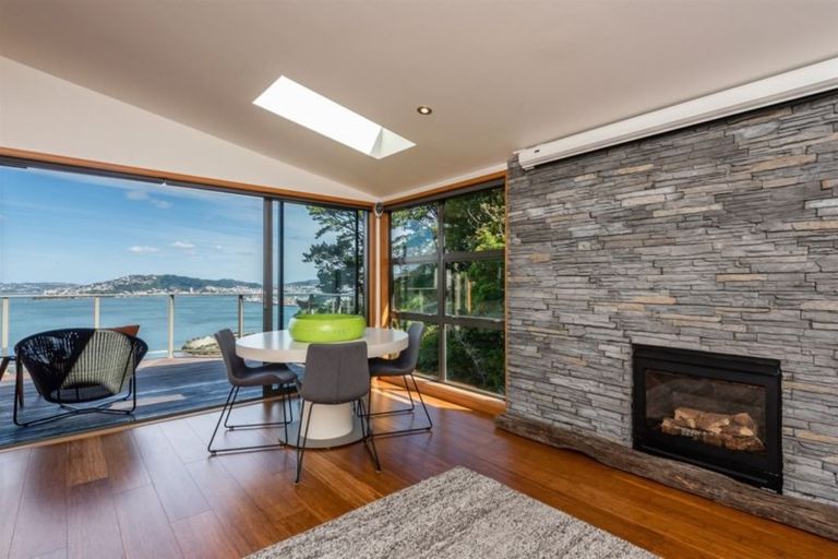 Photo of property in 141 Nicholson Road, Khandallah, Wellington, 6035