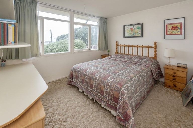 Photo of property in 4 Clematis Avenue, Murrays Bay, Auckland, 0630