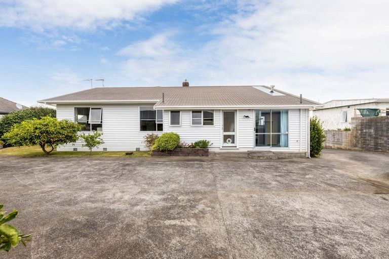 Photo of property in 7 Waimea Street, Westown, New Plymouth, 4310