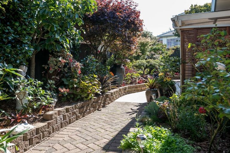 Photo of property in 2/12 Rochester Crescent, Somerville, Auckland, 2014