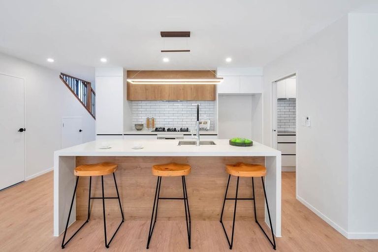 Photo of property in 23a Cottam Grove, Northcross, Auckland, 0632