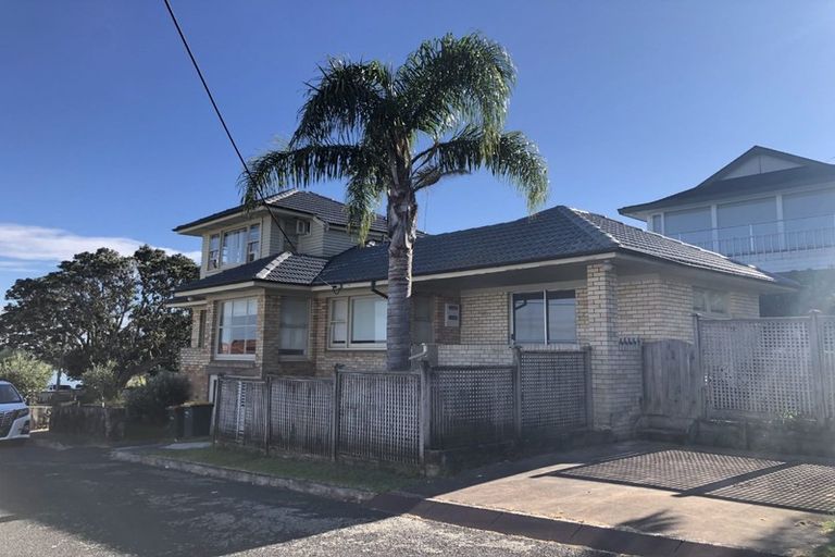 Photo of property in 85 Stanley Point Road, Stanley Point, Auckland, 0624