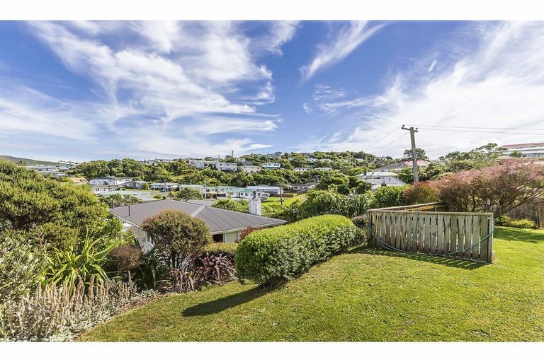 Photo of property in 69 Salford Street, Newlands, Wellington, 6037