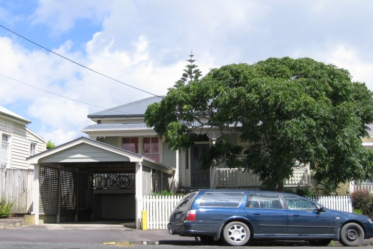 Photo of property in 5 Shoal Bay Road, Devonport, Auckland, 0624