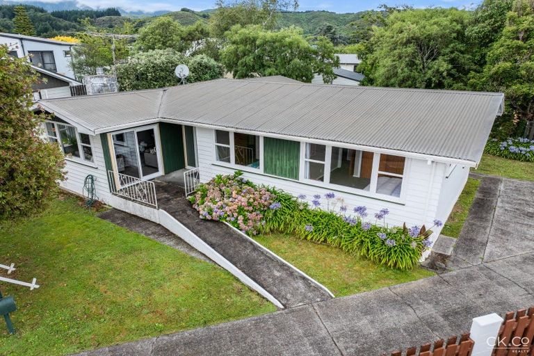 Photo of property in 4 Snell Grove, Clouston Park, Upper Hutt, 5018