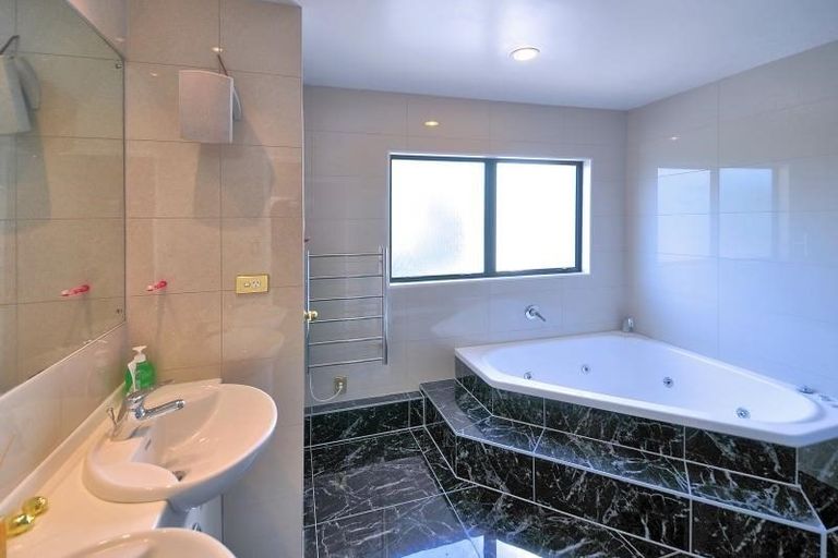 Photo of property in 9/1b Birkenhead Avenue, Birkenhead, Auckland, 0626