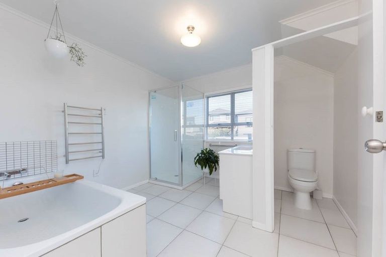Photo of property in 22 Stottholm Road, Titirangi, Auckland, 0604