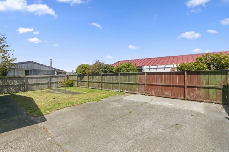 Photo of property in 18b Reese Jones Grove, Maungaraki, Lower Hutt, 5010
