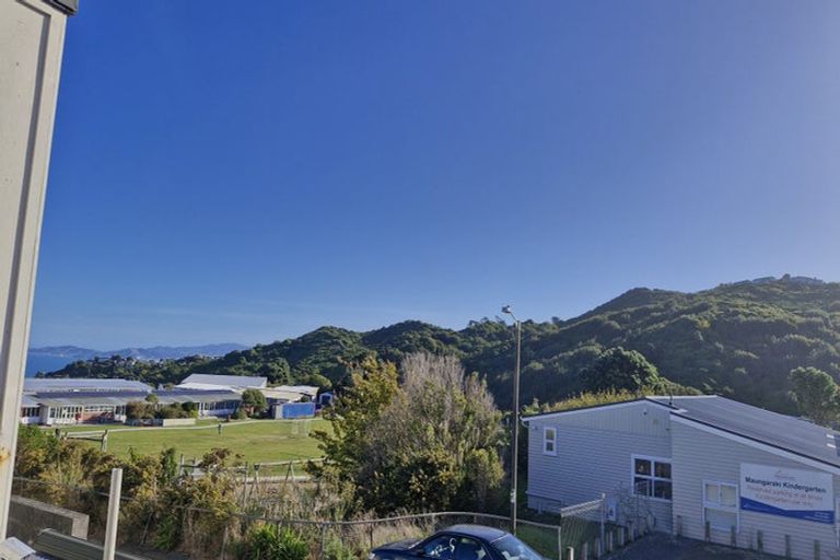 Photo of property in 2/112 Dowse Drive, Maungaraki, Lower Hutt, 5010