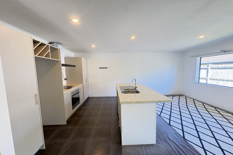 Photo of property in 53 Makora Road, Massey, Auckland, 0614