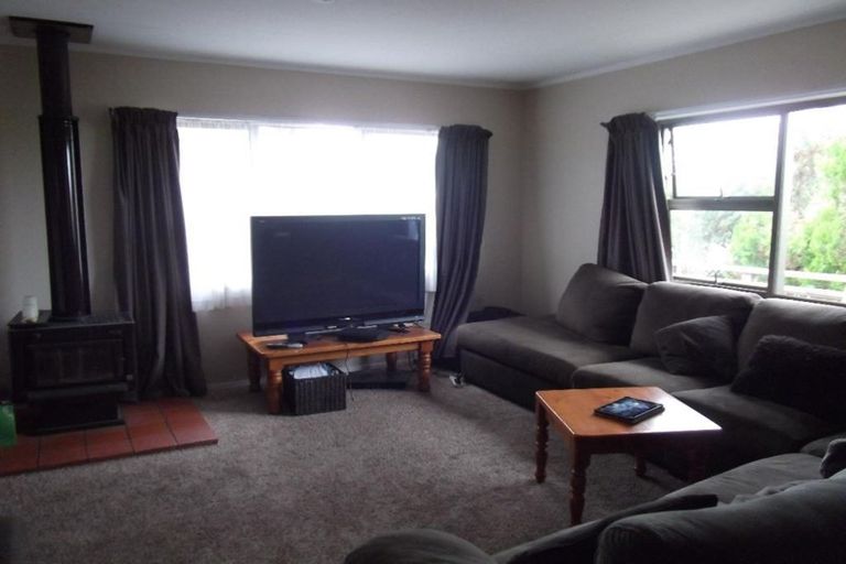 Photo of property in 79 Target Road, Totara Vale, Auckland, 0629