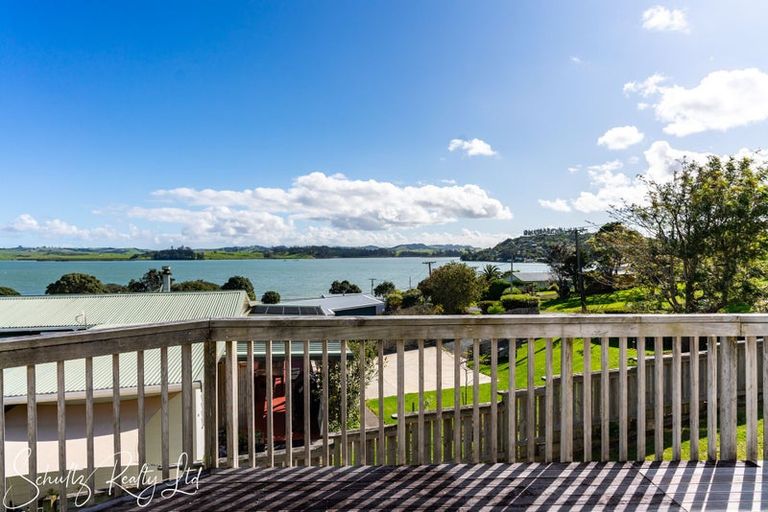 Photo of property in 10 Oxford Street, Whakapirau, Maungaturoto, 0583