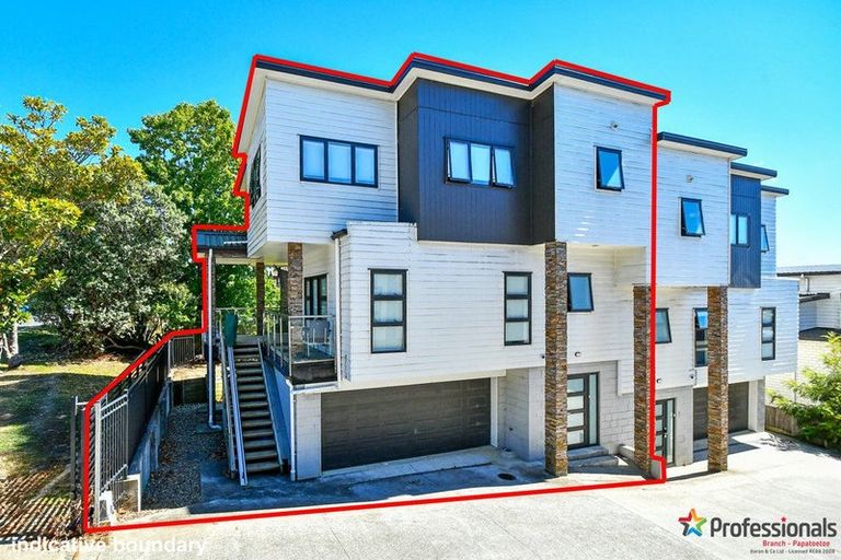 Photo of property in 4225a Great North Road, Glendene, Auckland, 0602