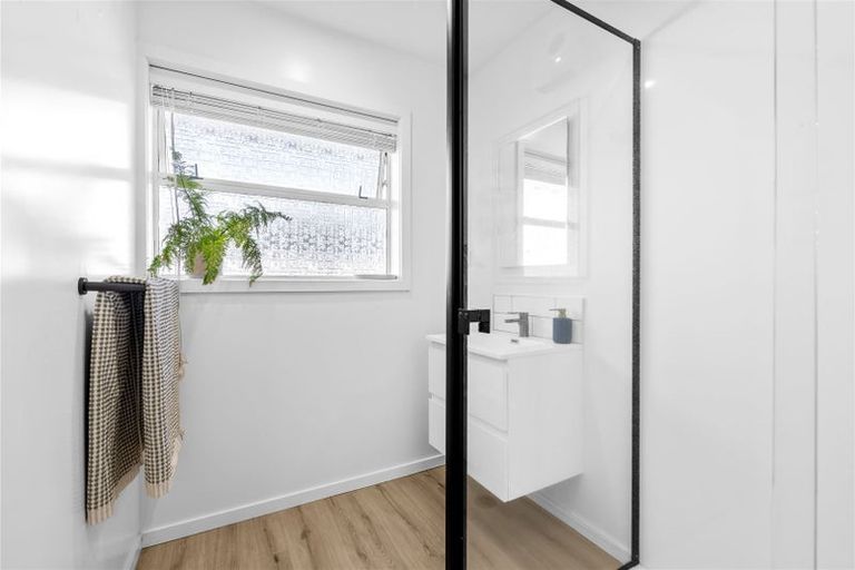 Photo of property in 7 Pinehurst Crescent, Russley, Christchurch, 8042