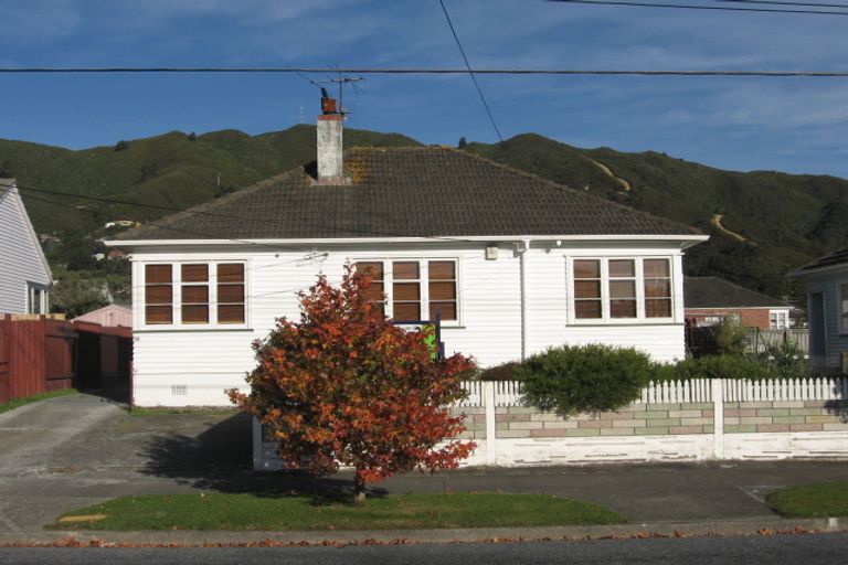 Photo of property in 30 Shearer Crescent, Naenae, Lower Hutt, 5011