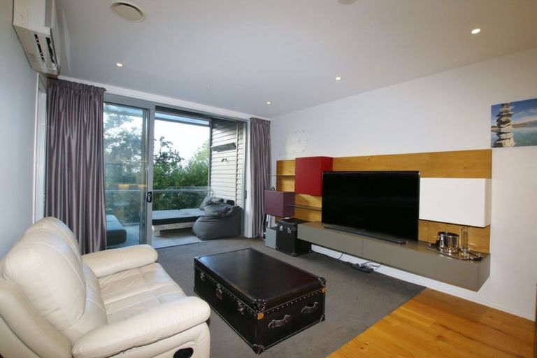 Photo of property in 6/585g Beach Road, Rothesay Bay, Auckland, 0630
