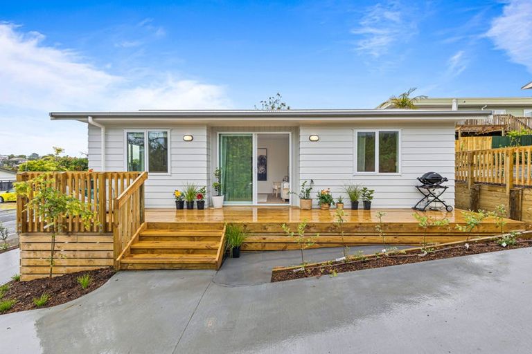 Photo of property in 82 Rosario Crescent, Red Beach, 0932