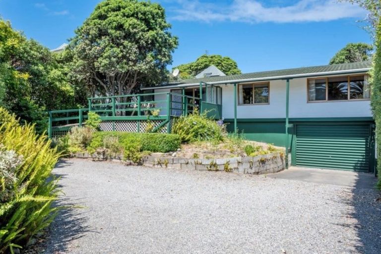 Photo of property in 30 Field Way, Waikanae Beach, Waikanae, 5036