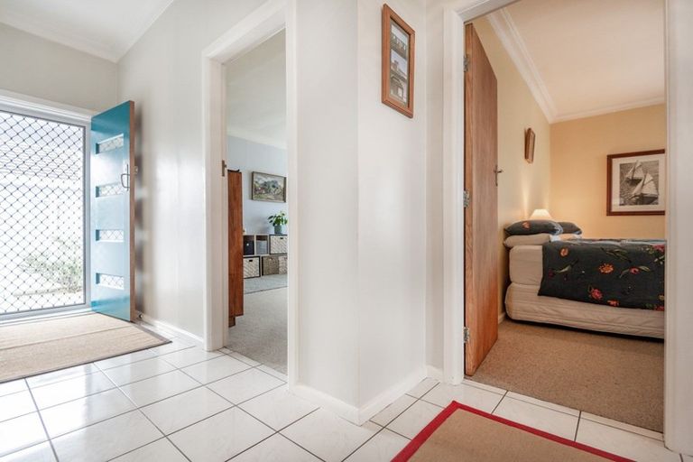 Photo of property in 215 Mayfair Avenue, Mayfair, Hastings, 4122