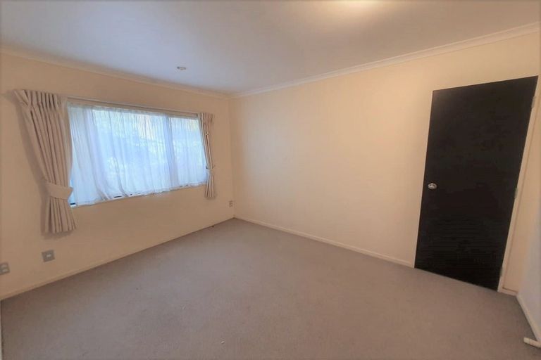 Photo of property in 9 Parkvale Grove, Te Atatu Peninsula, Auckland, 0610