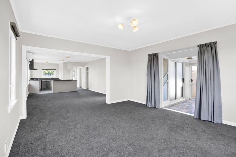 Photo of property in 1354 Devon Road, Brixton, Waitara, 4382