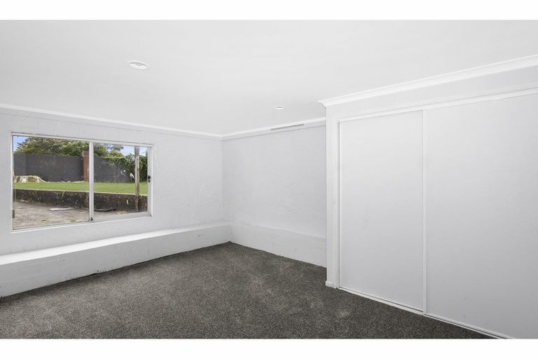 Photo of property in 41 Royal Road, Massey, Auckland, 0614