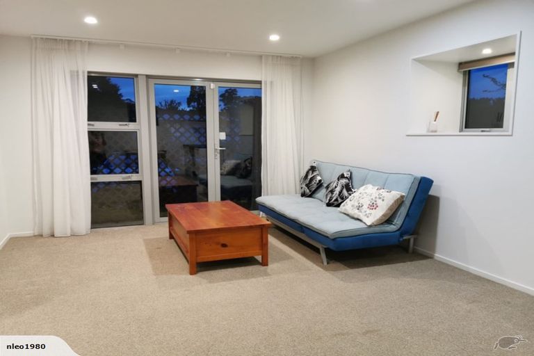 Photo of property in 28 Staincross Street, Green Bay, Auckland, 0604