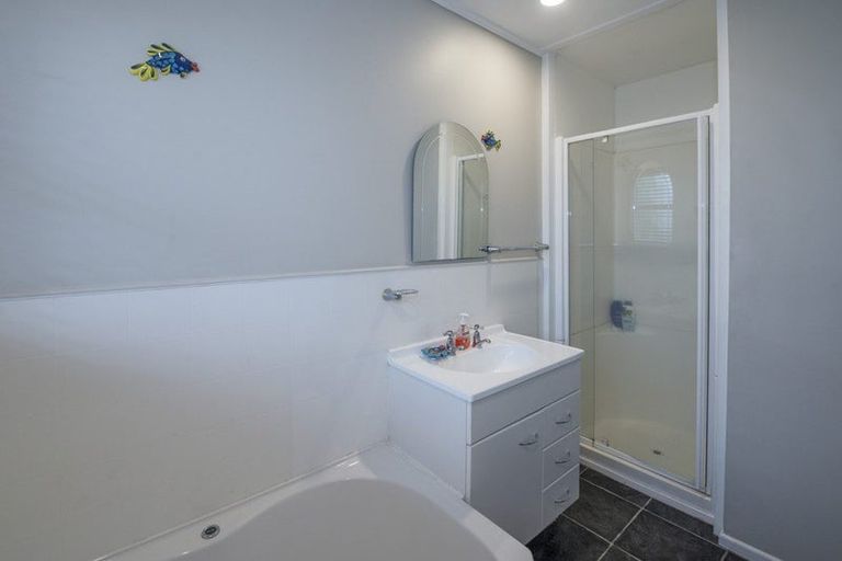 Photo of property in 83 Sturges Road, Henderson, Auckland, 0612