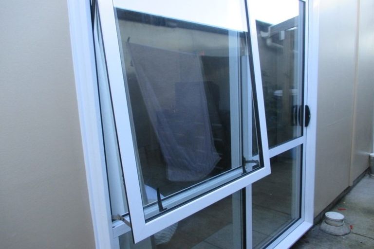 Photo of property in 46a Farquhar Road, Glendene, Auckland, 0602