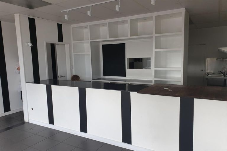 Photo of property in 4/80 Gunner Drive, Te Atatu Peninsula, Auckland, 0610