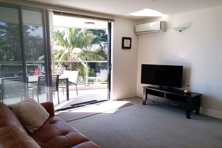 Photo of property in 1a/175 Hurstmere Road, Takapuna, Auckland, 0622