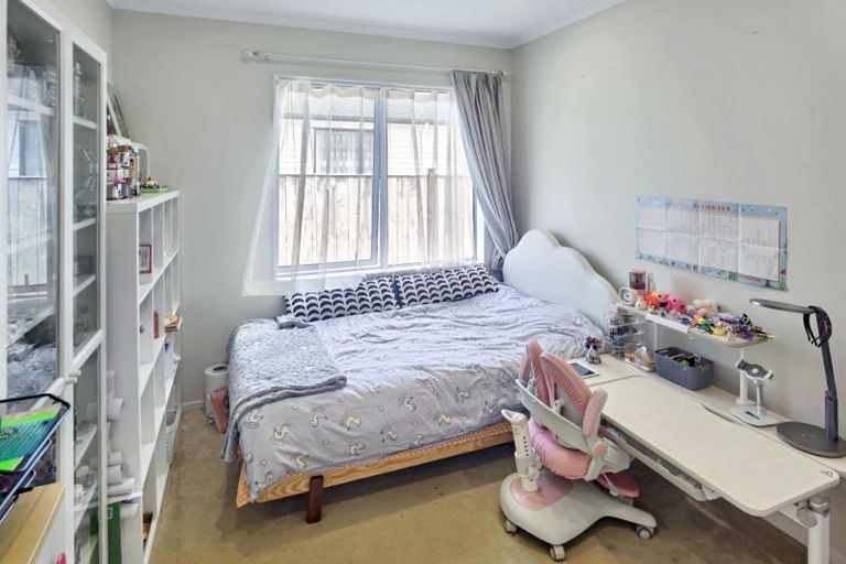 Photo of property in 10 Gilbransen Road, Kumeu, 0810